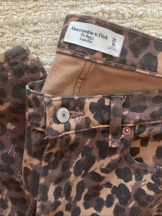 Abercrombie & Fitch Denim - Abercrombie & Fitch Leopard Print Low Rise Baggy Jeans